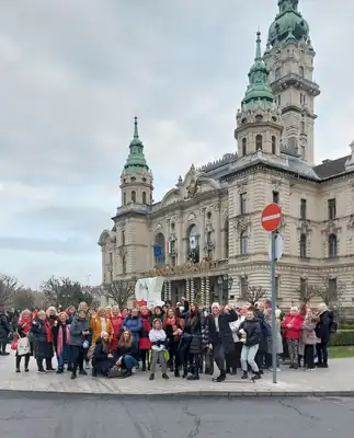 Adventi kirándulás: csoportkép Győrben