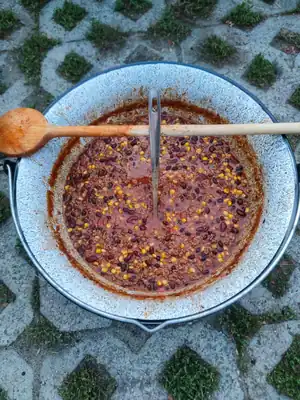Tex-mex bográcsparti: a csapatok terített asztalai és ételei