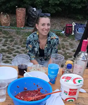Tex-mex bográcsparti: vendégeink főzés és kóstolás közben