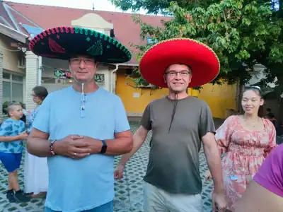 Tex-mex bográcsparti a Korall belső udvarán