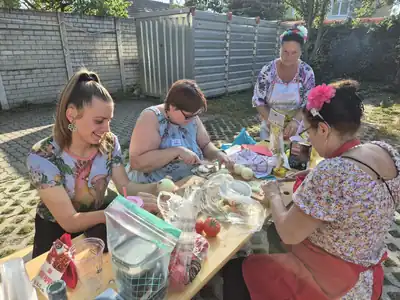 Tex-mex bográcsparti a Korall belső udvarán