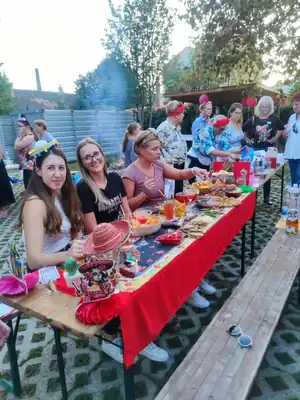 Tex-mex bográcsparti a Korall belső udvarán