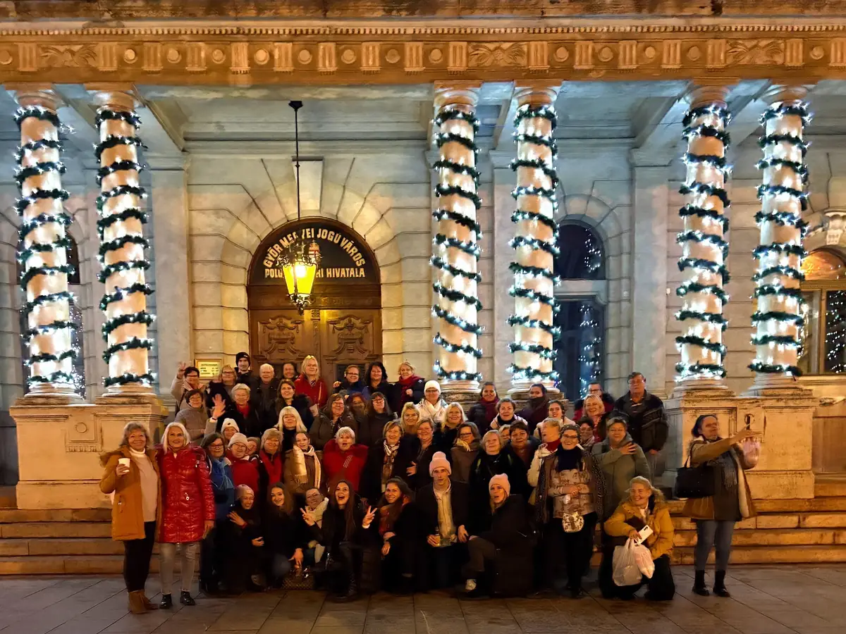 Csoportkép az adventi kiránduláson Győrben