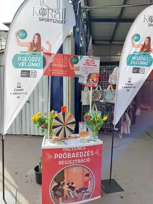 Nőnapi virágosztás
