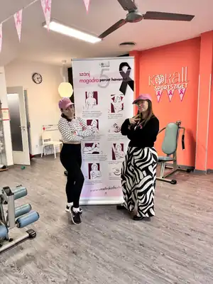 Pink Október 2025: pink edzések és fotófal a Korallban