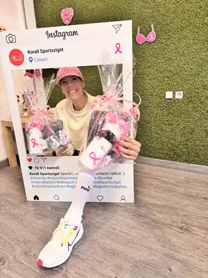 Pink Október 2025: pink edzések és fotófal a Korallban