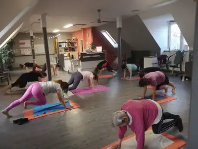 Pink Október 2025: pink edzések és fotófal a Korallban