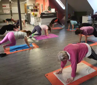 Pink Október 2025: pink edzések és fotófal a Korallban