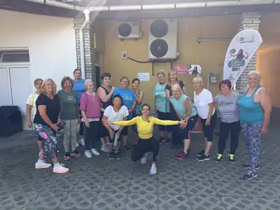 Szabadtéri edzés az udvaron: Zumba T. Krisztivel