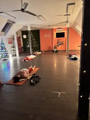 Az emeleti terem rendezvényen, órán és workshopon
