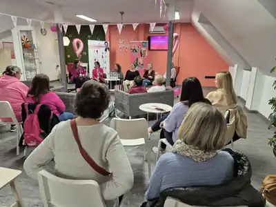 Az emeleti terem rendezvényen, órán és workshopon